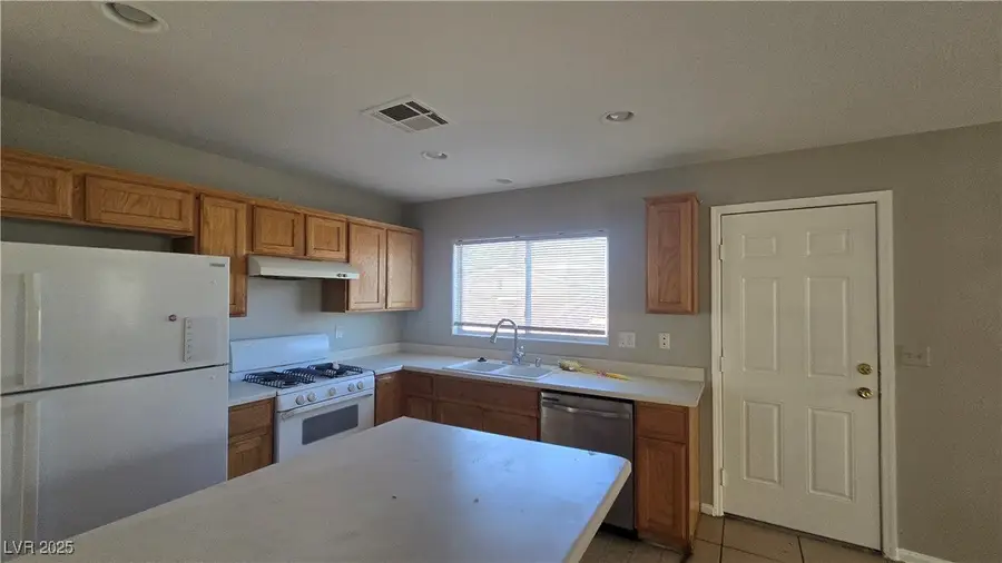 1742 Victor Hugo Lane, Las Vegas, NV 89115 - #3