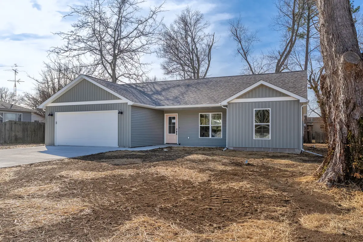 1200 S Vicksburg Street, Marion, IL 62959 - #1