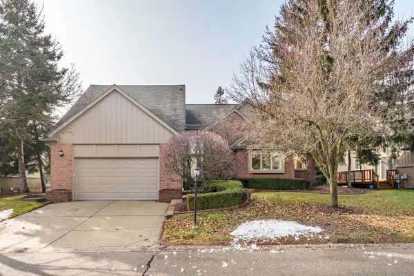 16819 Country Knoll, Northville, MI 