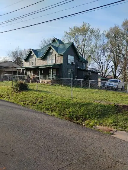 906 W Taylor St, Clarksville, AR 72830 - #2