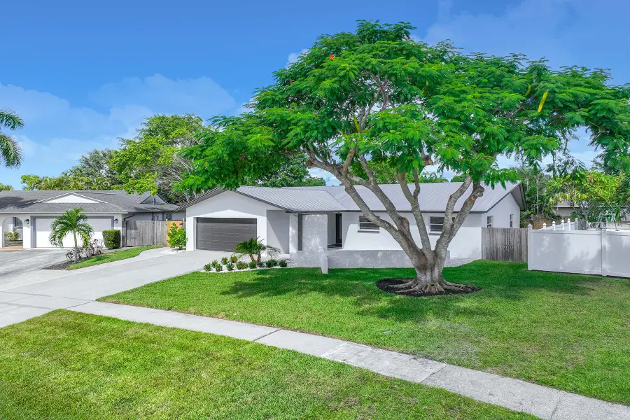 1235 Woodridge Avenue, Naples, FL 34103 - Image #2