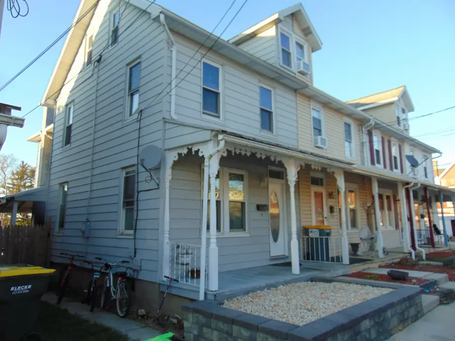 21 W Smith St, Topton, PA 19562 - #3