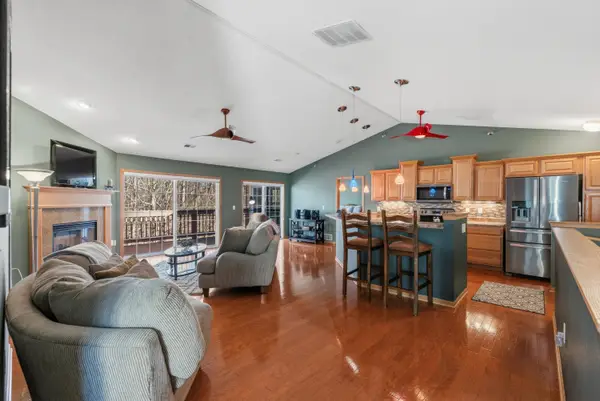 17940 W Jacobs Ridge Ct, New Berlin, WI 53146