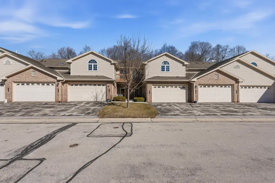 17940 W Jacobs Ridge Ct, New Berlin, WI 53146 - #2