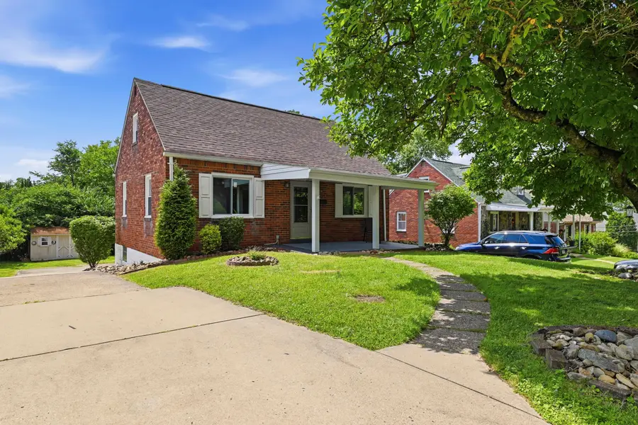 73 Clifford Dr, Pittsburgh, PA 15220 - #2