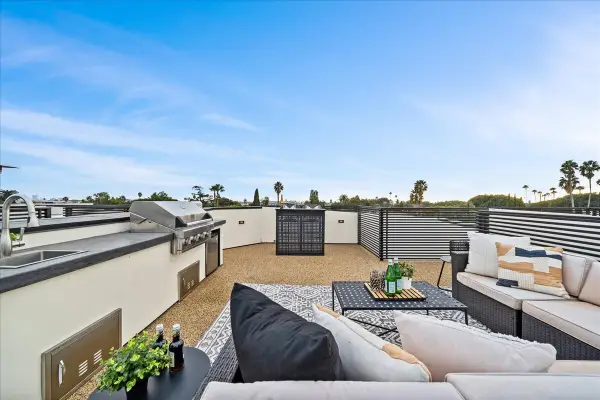 7309 N Eaton Place, Los Angeles, CA 90046