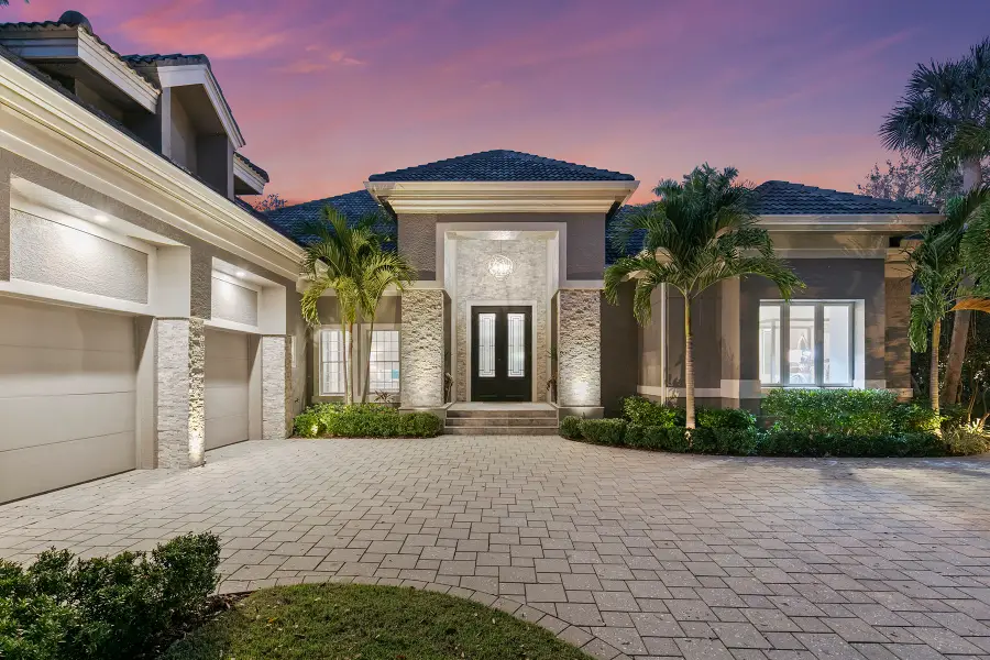 927 Barcarmil Way, Naples, FL 34110 - Image #3