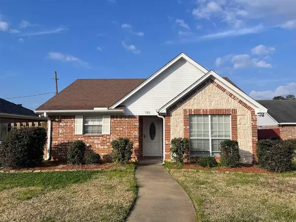 715 University, Carthage, TX 75633