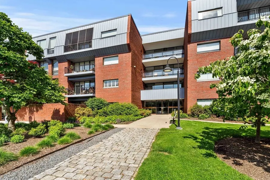 75 Grove St #225, Wellesley, MA 02482 - #3