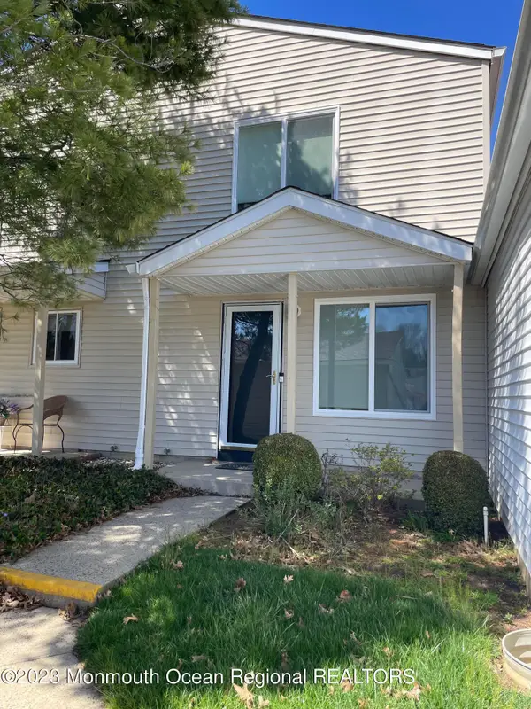 11 Inwood Terrace, Freehold, NJ 07728