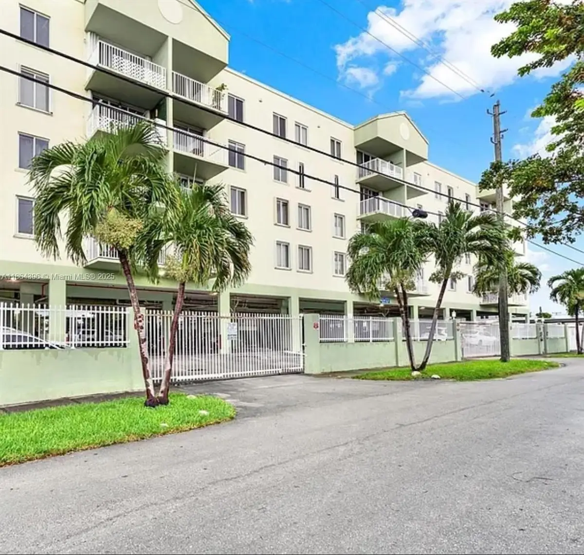 616 NW 26th Ave #406, Miami, FL 33125 - #1