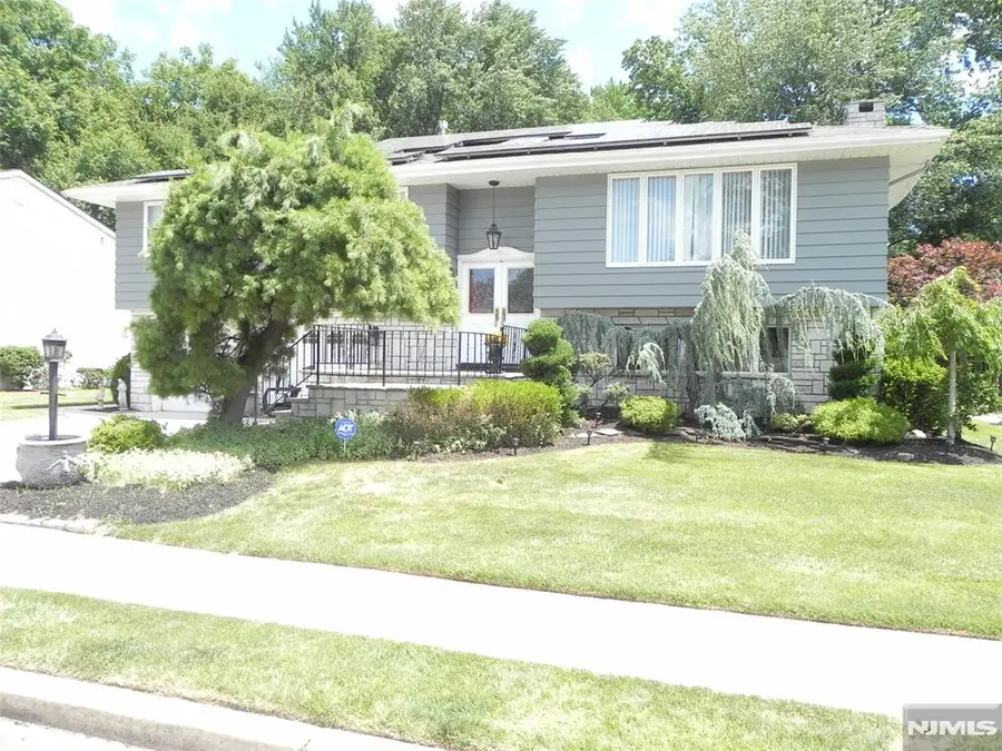 8 MARIANI DR, Little Ferry, NJ 07643 - #2
