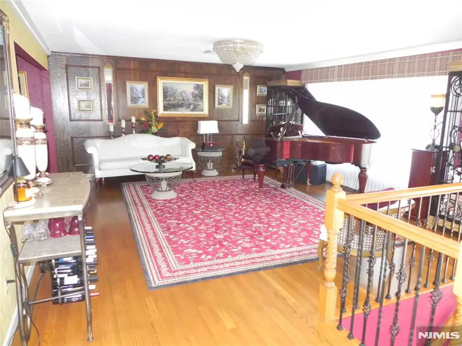 8 MARIANI DR, Little Ferry, NJ 07643 - #3