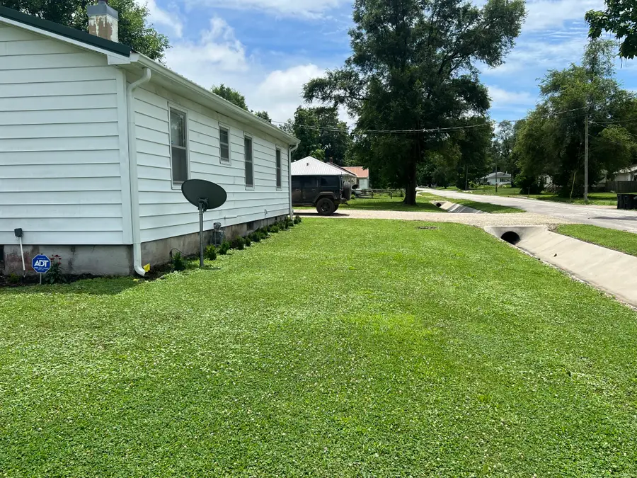 424 W Washington, Versailles, MO 65084 - #3
