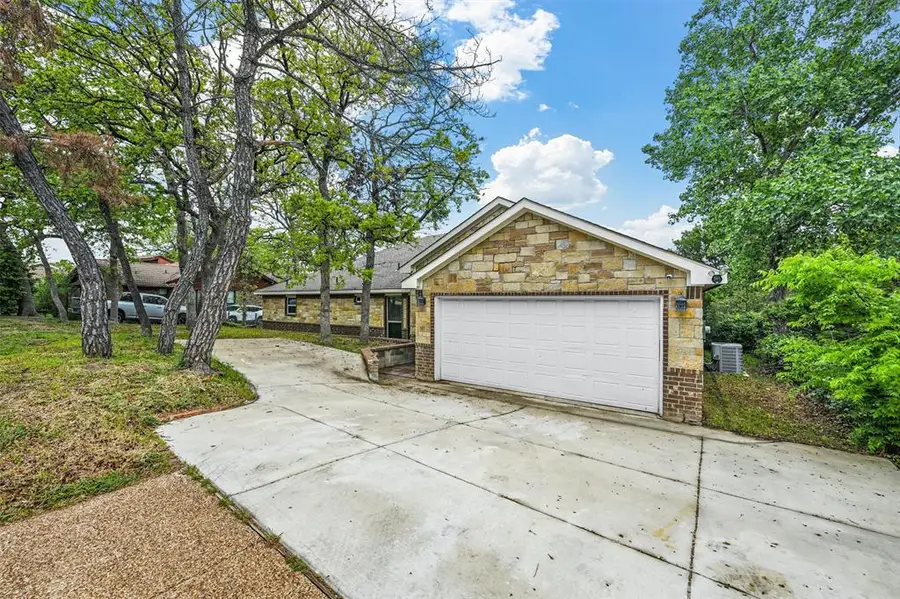 901 Highwoods Trail, Fort Worth, TX 76112 - #3