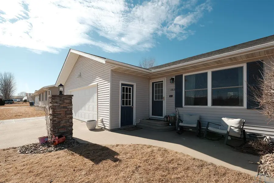 1303 11th Avenue NE, Sioux Center, IA 51250 - #2
