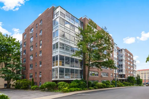 2 Washington Square #3E, Larchmont, NY 10538
