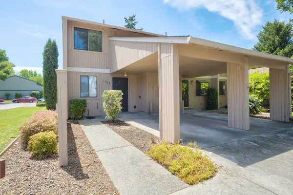 1034 SE Camelot Dr, GrantsPass, OR 97526