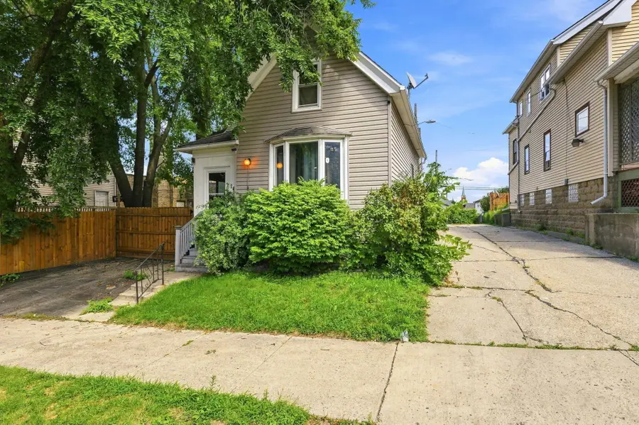 1412 S 32nd St, Milwaukee, WI 53215 - #2