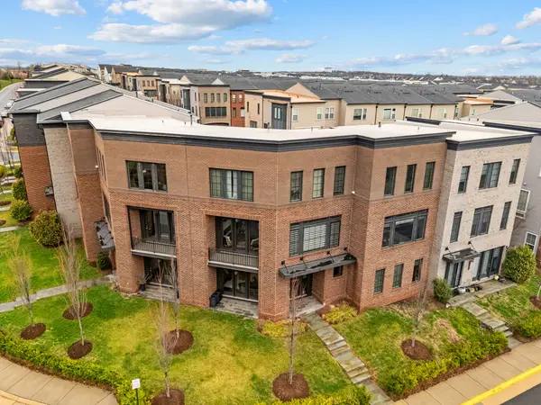 23132 Brooksbank Sq, BRAMBLETON, VA 20148