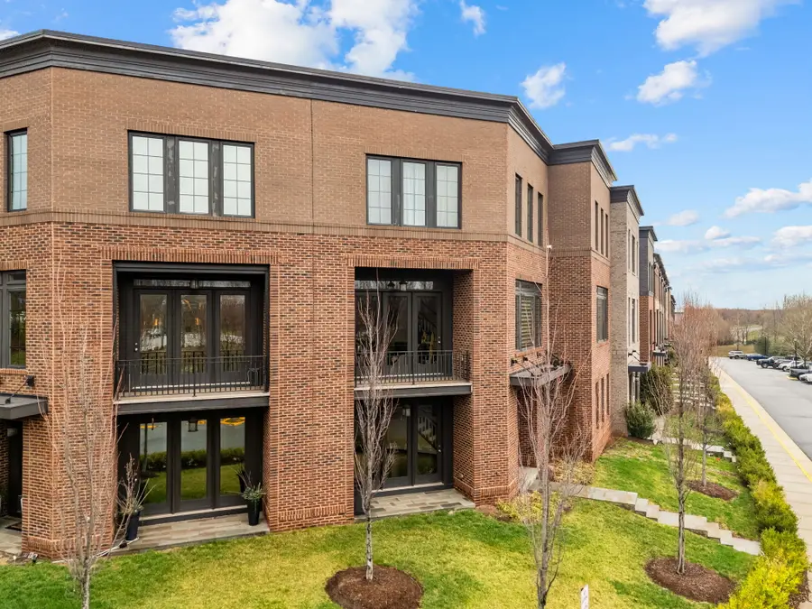 23132 Brooksbank Sq, Brambleton, VA 20148 - #3