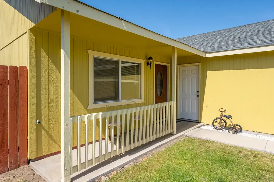 1454 S Cougar Drive, Moses Lake, WA 98837 - #2