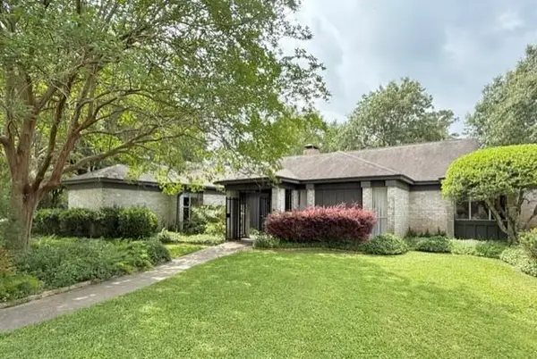 302 Crown Colony Drive, Lufkin, TX 75901