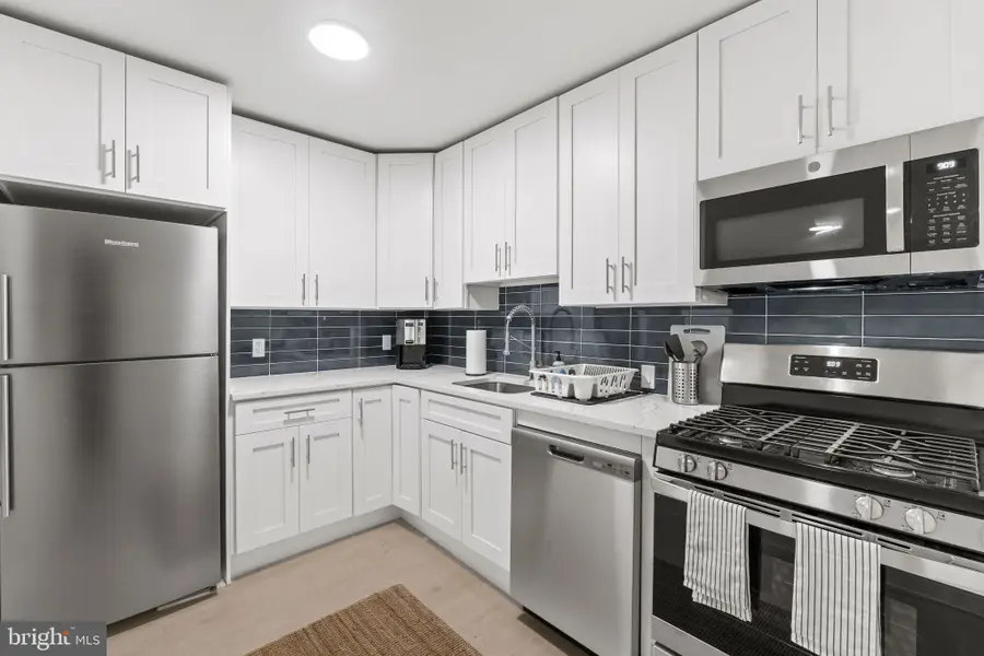 100 W Taylor Run Parkway W #Unit 8, Alexandria, VA 22314 - #2