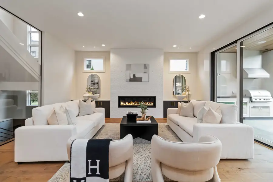 2627 78th Avenue Ne, Medina, WA 98039 - Image #2