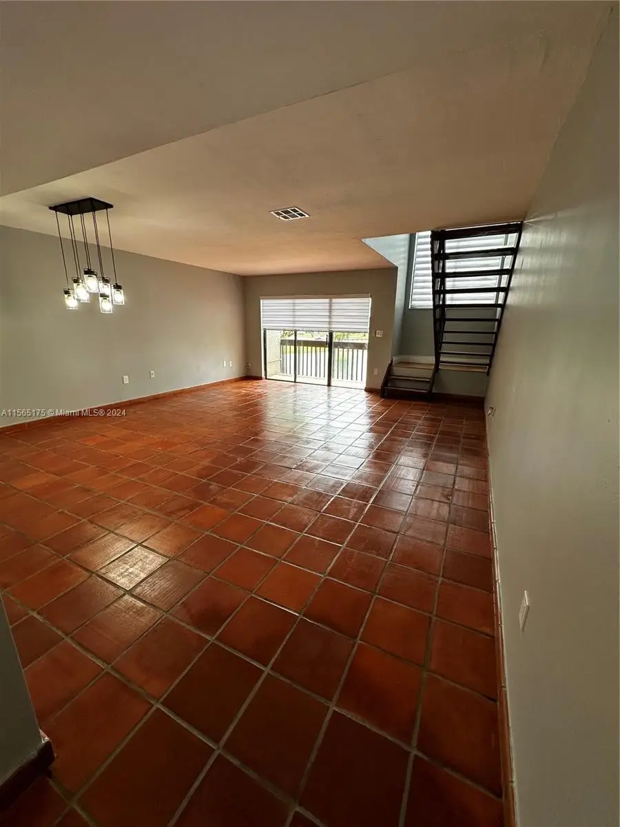 10000 NW 9th St Cir #21, Miami, FL 33172 - #3