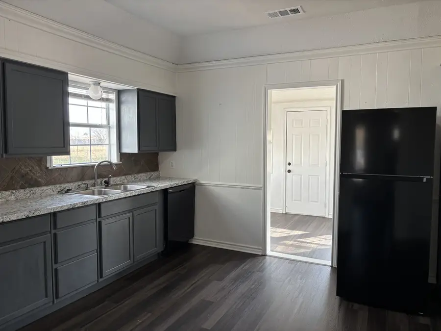 610 Front Street, Edgewood, TX 75117 - #3