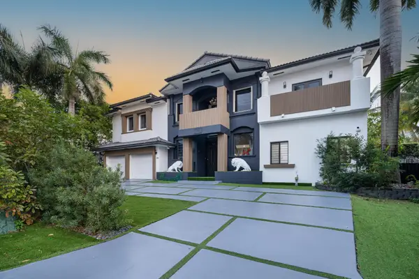 3400 NE 164th St, Eastern Shores, FL 33160