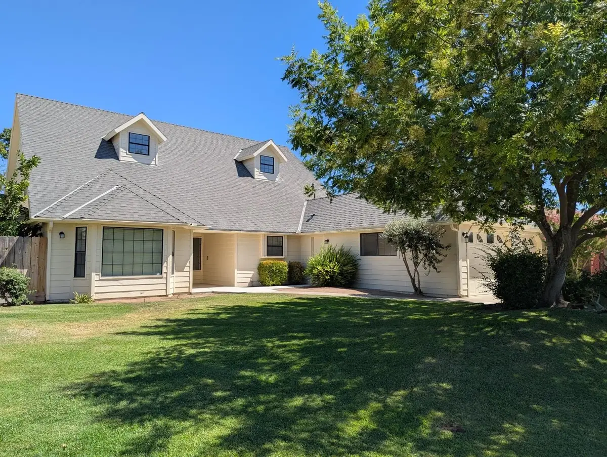 301 W Paul Avenue, Clovis, CA 93612 - #1