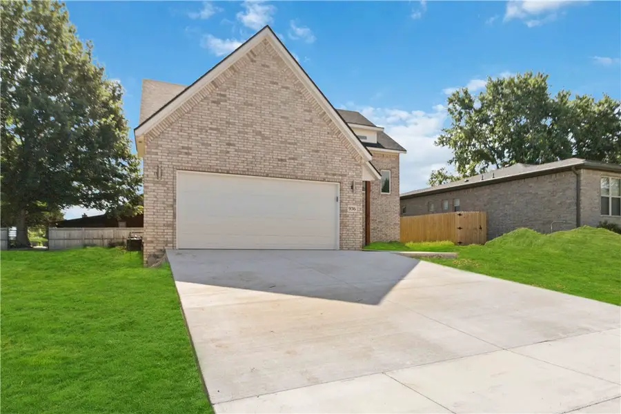 936 S Liberty Drive, Fayetteville, AR 72701 - Image #2