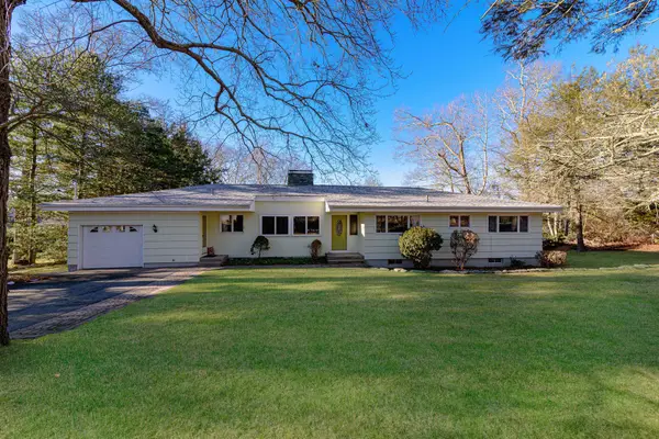 160 Oakwoods Drive, South Kingstown, RI 02879