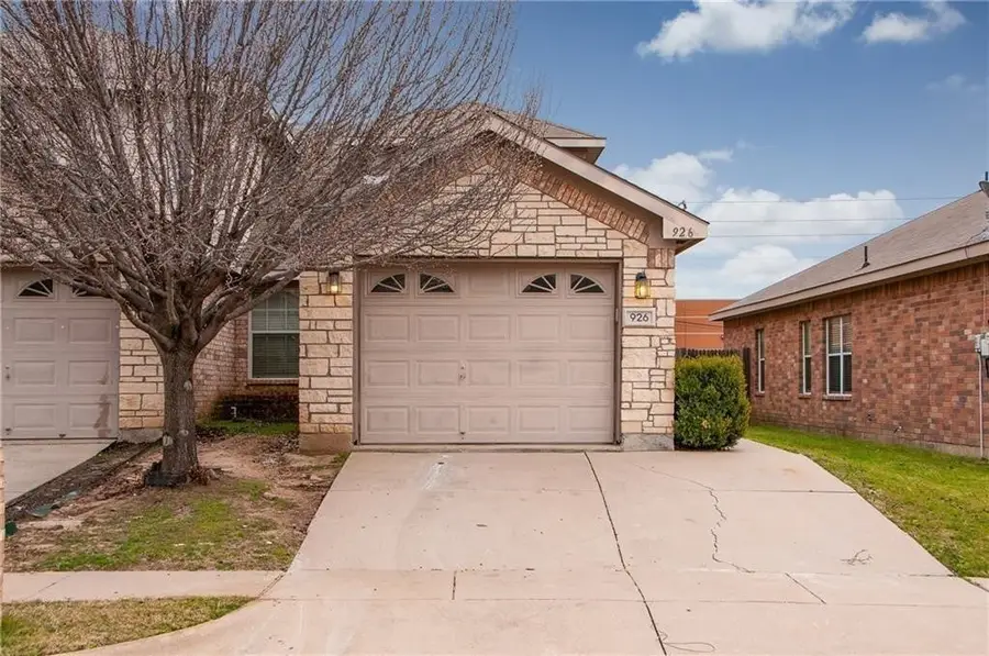 926 Walnut Street, Burleson, TX 76028 - Image #2