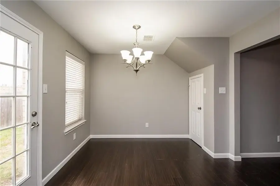 926 Walnut Street, Burleson, TX 76028 - Image #3