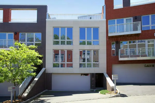 22 Vela Way, Edgewater, NJ 07020