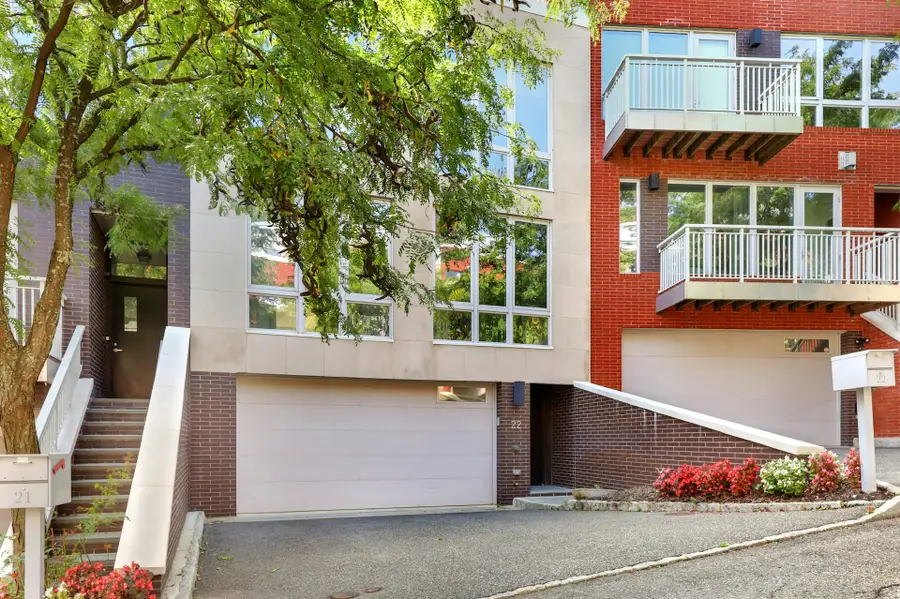 22 Vela Way, Edgewater, NJ 07020 - Image #2