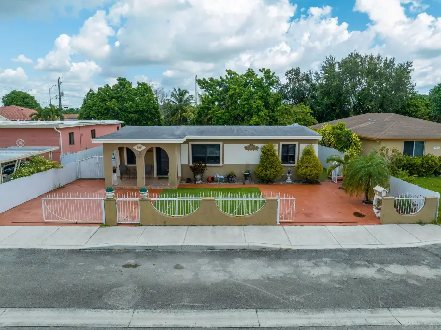925 E 29th Street, Hialeah, FL 33013 - #2