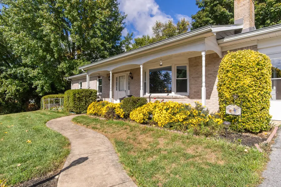 8 Brightwood Dr, Hagerstown, MD 21740 - #2