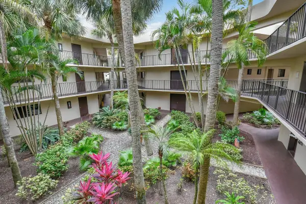 5220 Las Verdes Circle Circle #223, Delray Beach, FL 33484