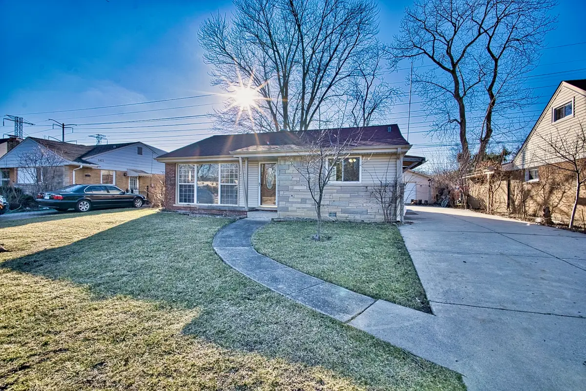 7014 N Kilbourn Avenue, Lincolnwood, IL 60712 - #1