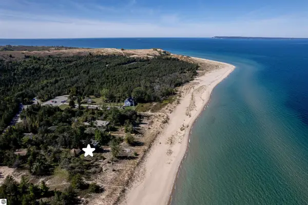 8726 W Sleeping Bear RD, GlenArbor, MI 49636