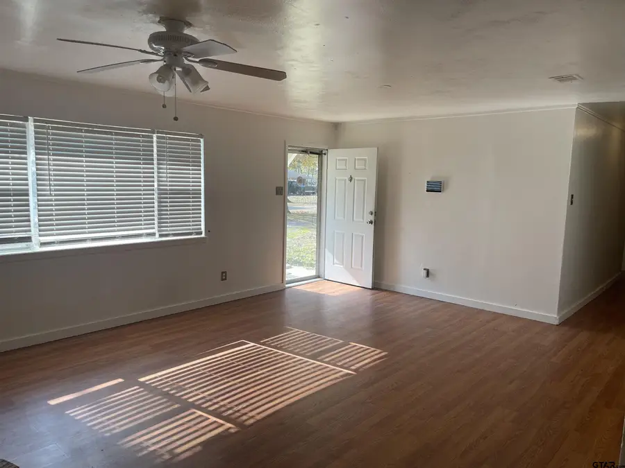 106 SW 5th St, Bogata, TX 75417 - #2