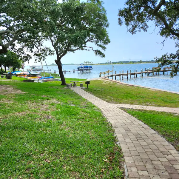 209 W Miracle Strip Parkway #APT B202, Mary Esther, FL 32569