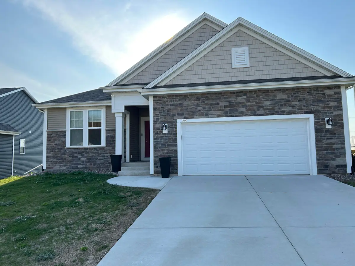 704 River Ridge Dr, Waterford, WI 53185 - Image #1