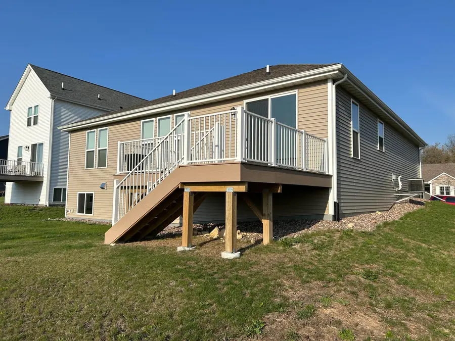 704 River Ridge Dr, Waterford, WI 53185 - Image #3