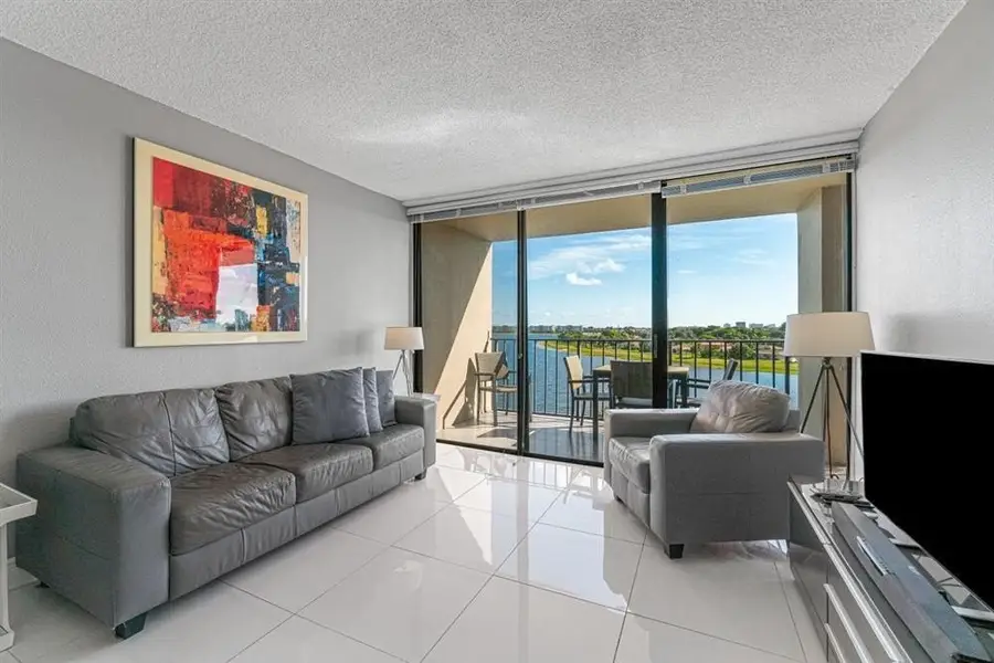 1830 Embassy Drive #613, West Palm Beach, FL 33401 - #2