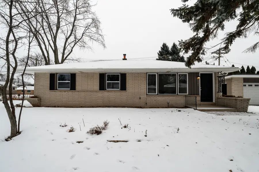 3401 W Wanda Ave, Milwaukee, WI 53221 - #2